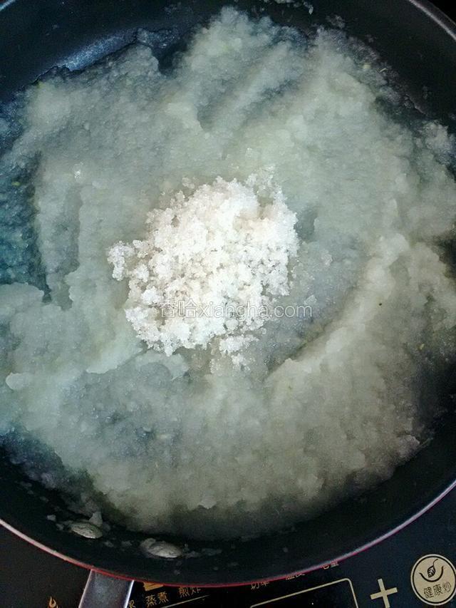 与80糖煮到非常浓稠，制成冬瓜蓉
