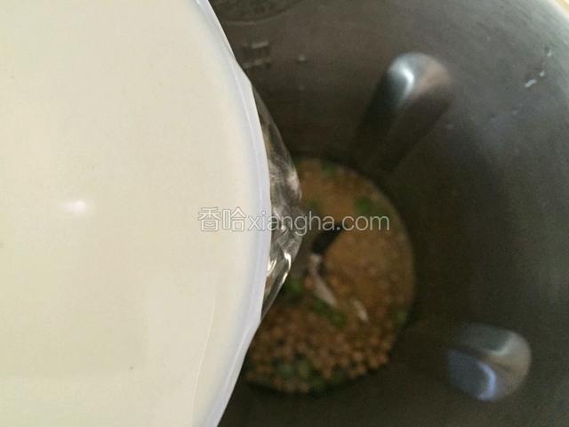 加入适量清水