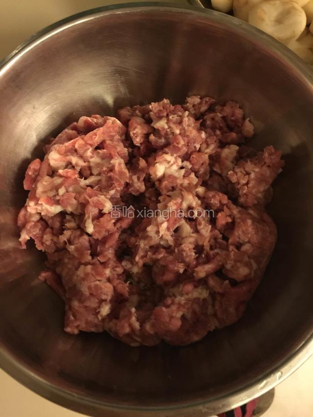 猪肉剁成肉馅