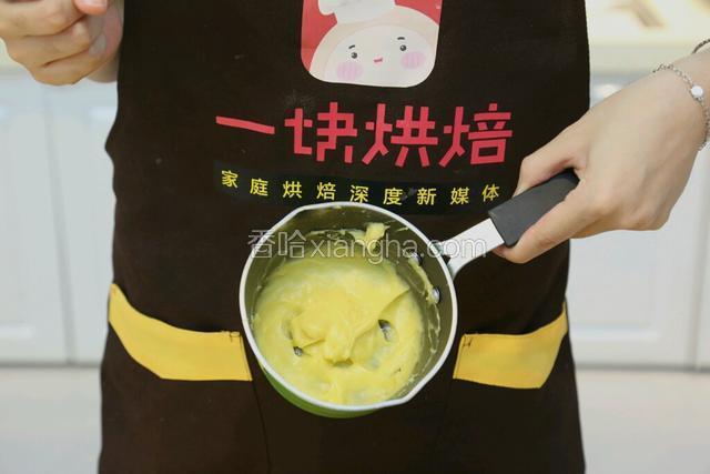 搅拌至顺滑糊状即可，可以坐冰搅拌至顺滑冷却
