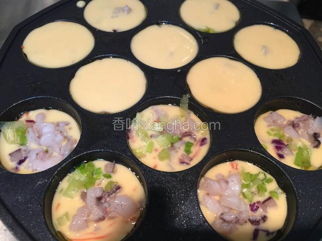 再倒入剩下的二分之一面糊