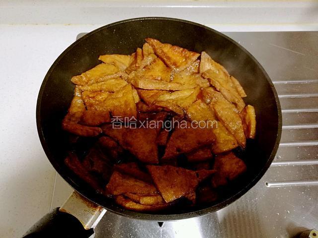 小火煮几分钟后，中大火收汁。