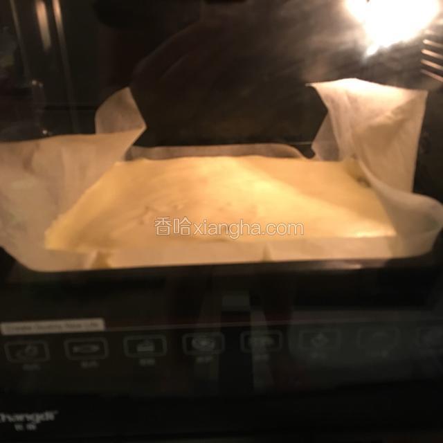 将烤盘放入烤箱的下层（倒数第二层）温度120，时间2 分钟