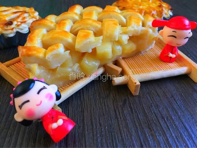 美味的苹果派一起来品尝吧！满满的甜蜜和幸福