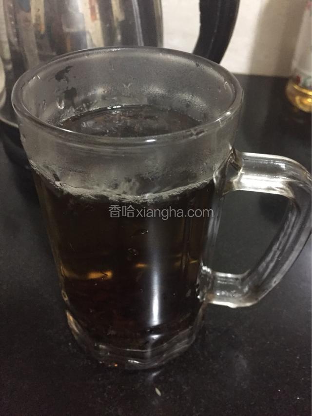 红茶用80度水温的热水泡好