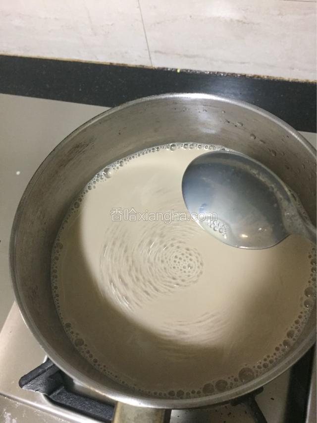 搅拌煮至锅边冒泡即可
