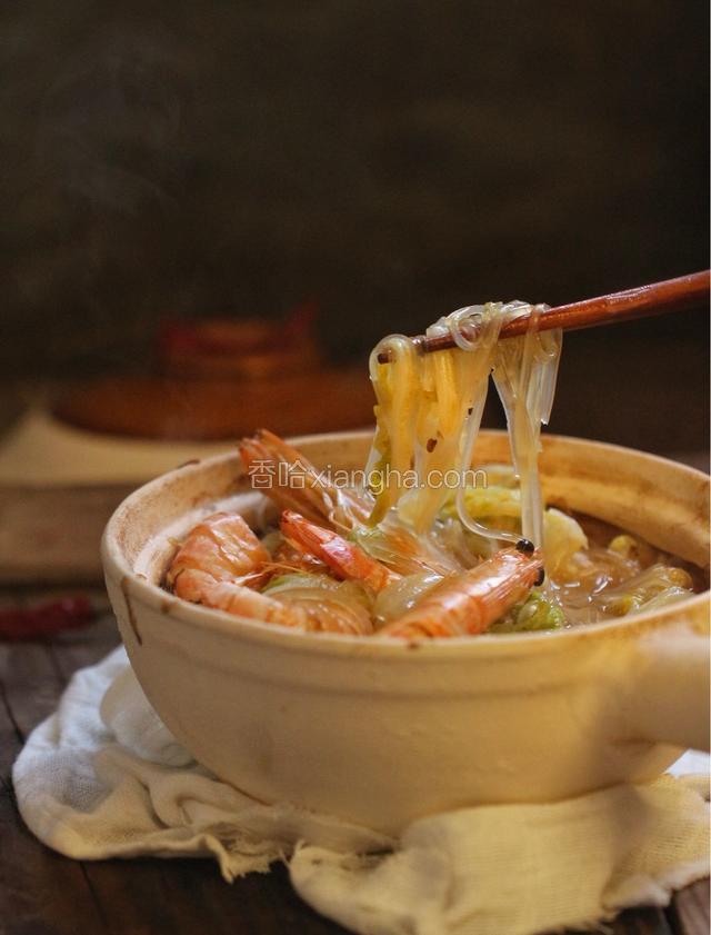 热腾腾的鲜虾粉丝煲开动吧！