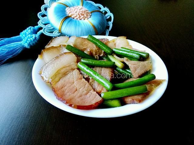 炫彩腊肉炒蒜薹