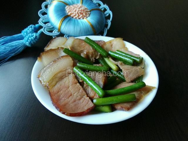 炫彩腊肉炒蒜薹成品图感谢观赏！