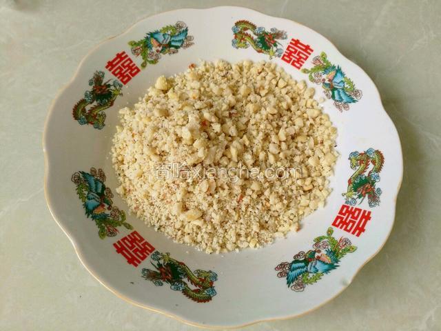 备花生米碎，