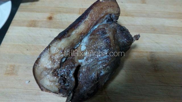 酱好的猪肉一块