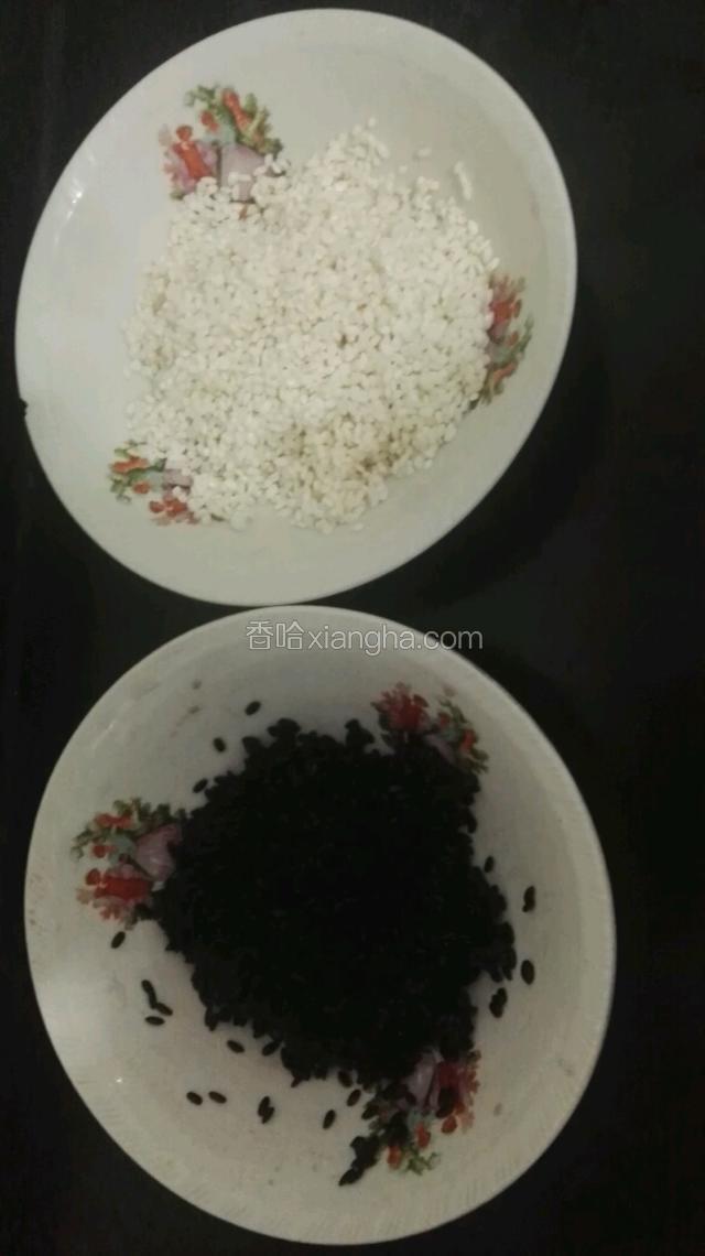 把泡好的糯米沥干