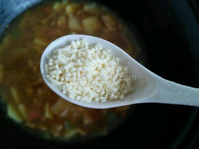 出锅前加入鸡精。