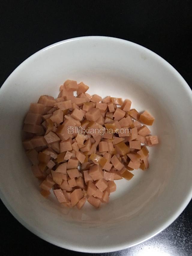 备用火腿丁。