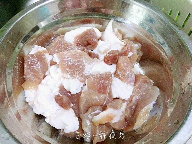 猪肉洗干净切成小块