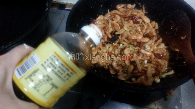 加入少许酱油