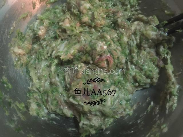 顺一个方向搅拌均匀。