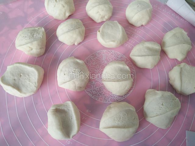 然后分割成块，根据自己想要的大小平均分割就可以。