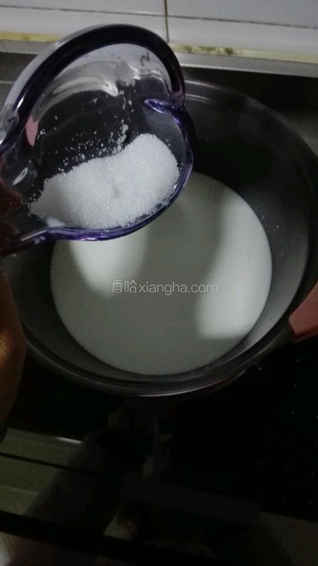 加入白糖。