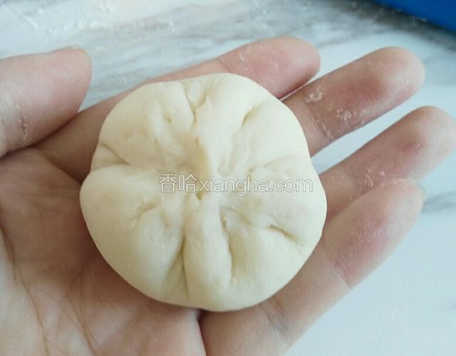 如图包好收口