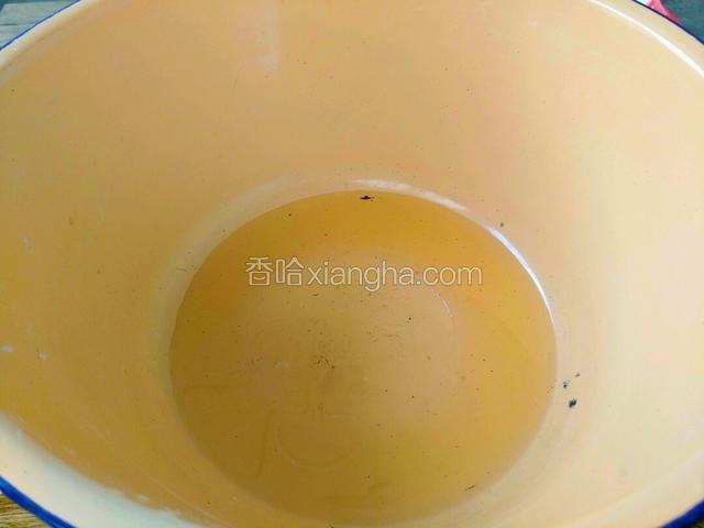 将42克油玉米油倒一盆里，
