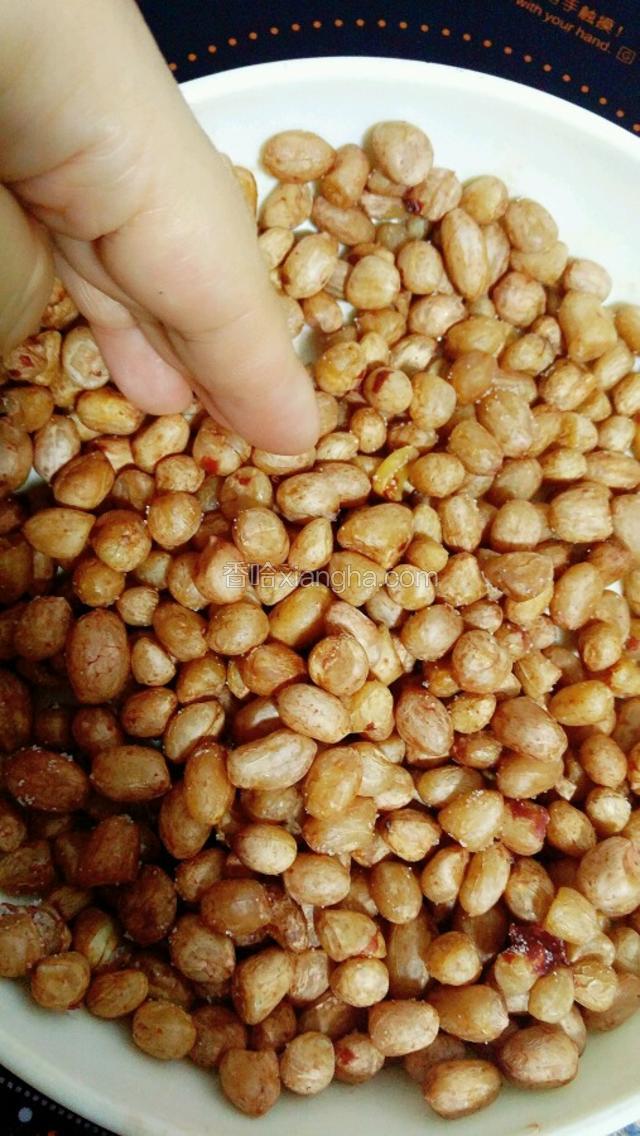 取出，用手翻炒一下，再重新“叮”5分钟。
