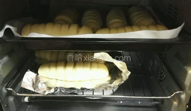 放入烤箱，底部放一碗热水，发酵90分钟