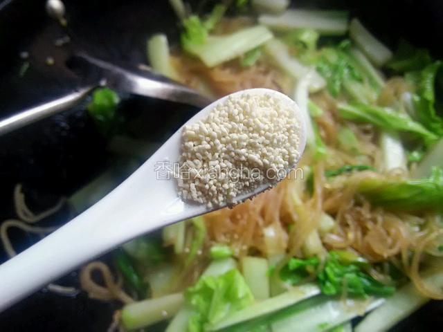 放入适量鸡精即可起锅。