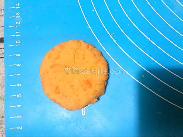 按成饼状