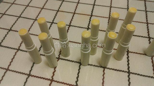 将奶锅中原料再次加热，继续第二次灌入，直至管口平整～