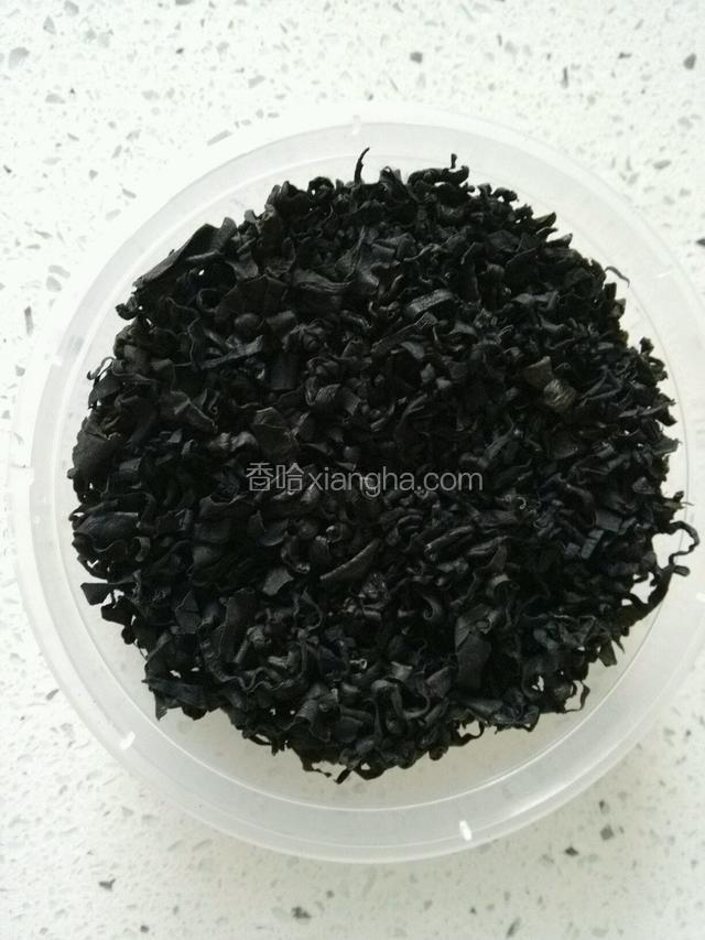 取约6克螺旋藻；