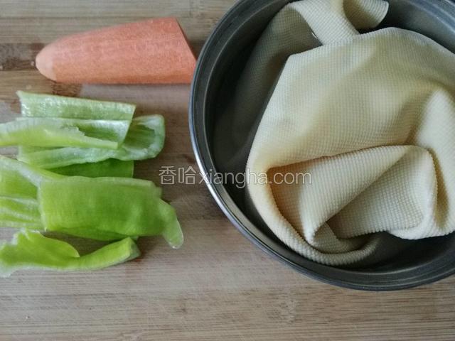 首先准备好全部食材；