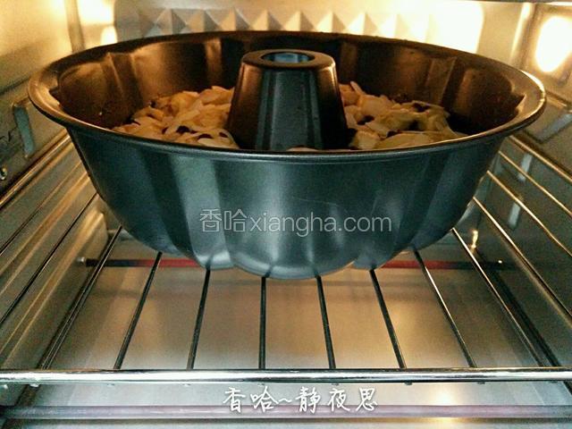 放入烤箱中上层，上管160℃，下管150℃烤25分钟（这是我家烤箱温度和时间，仅供参考）