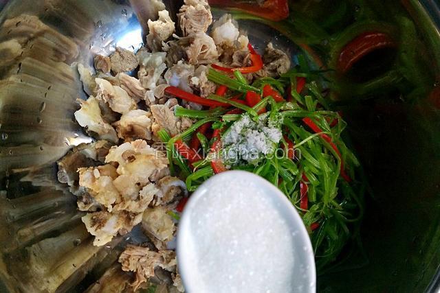 在加白糖适量