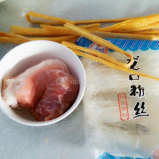 先准备好这道菜的主料