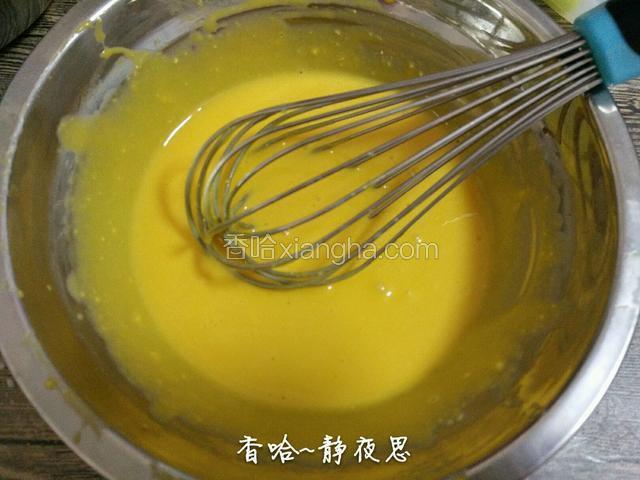 横向搅拌均匀，无干粉颗粒即可（不要过度搅拌以免起筋）