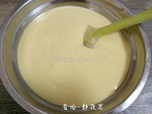 这是已经翻拌好的蛋糕糊，很细腻