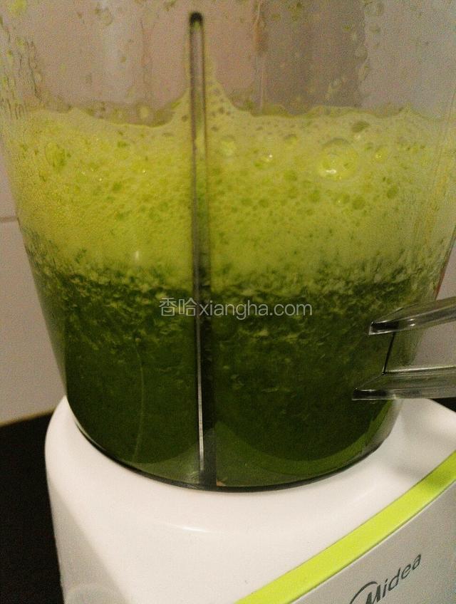 洗净后放入搅拌机加入适量水打成芹菜汁