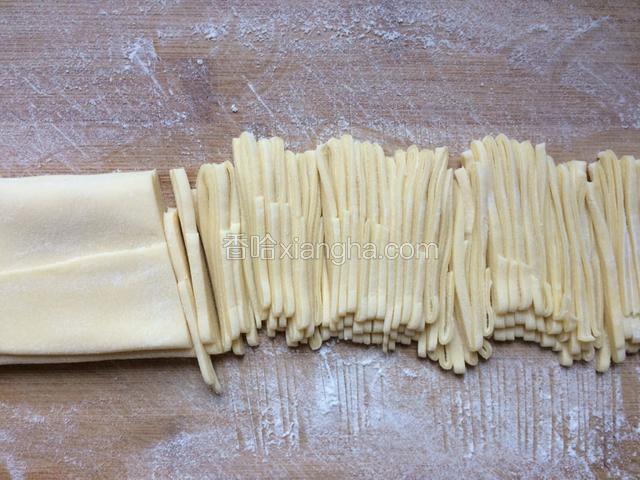 切成3毫米宽的面条