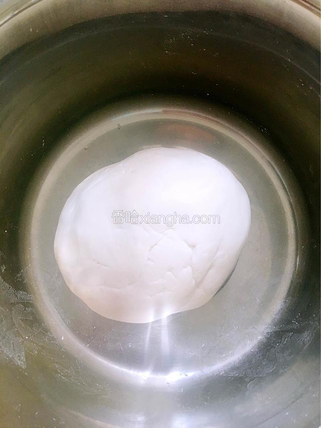 揉成不干不清的团