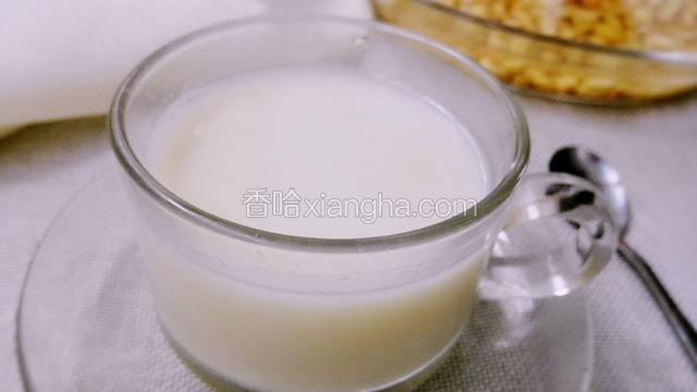 豆浆过滤一碗纯正的豆浆就做好了！
