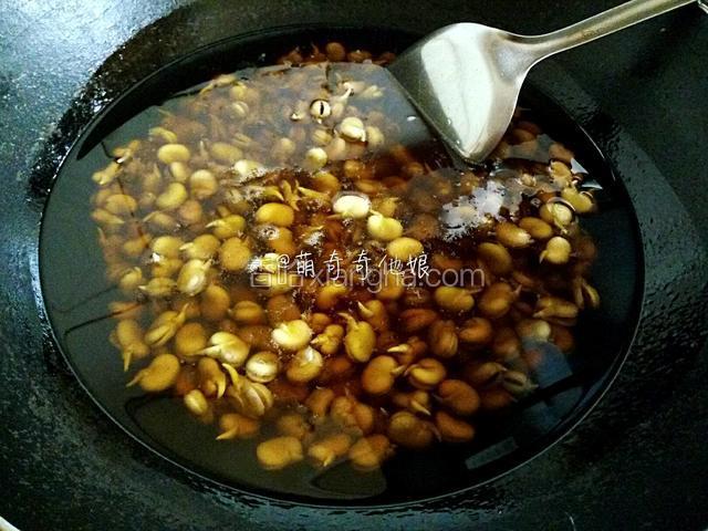 冷油下锅，开大火炸。