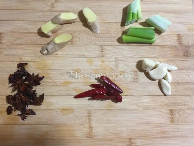 按图准备好所有配料。
