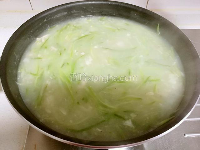 用勺子搅匀，类似于勾芡，勾芡的程度看自己的口味。