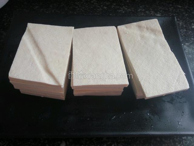 豆腐洗净切块