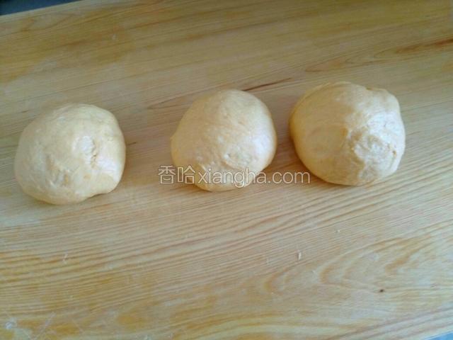 然后分成同等大小的面剂子。
