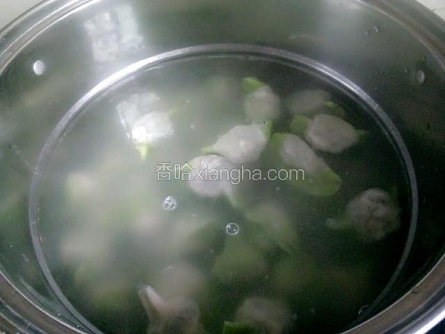 烧开水，下入饺子