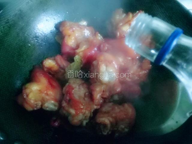 放一点酒，家里没有料酒了，放的白酒