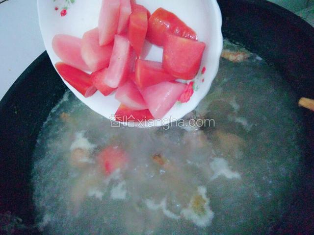 四十分钟左右倒入泡菜