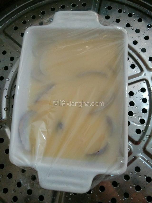 盖上保鲜膜，水烧开中火，二十分钟。